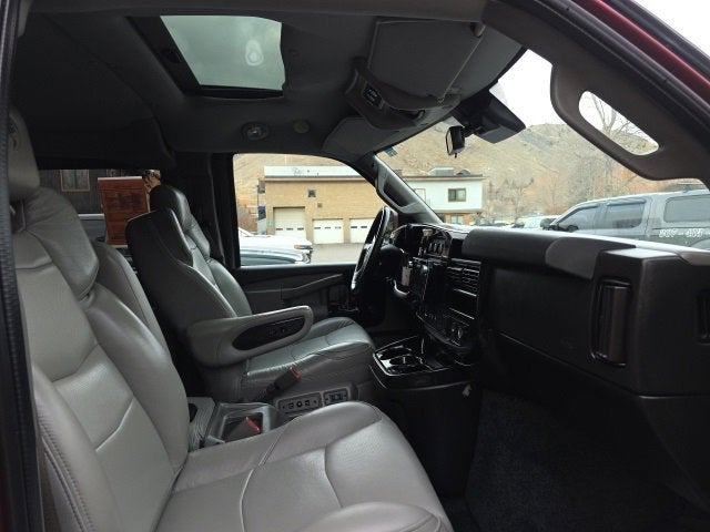 2021 Chevrolet Express Passenger 3500 1LS