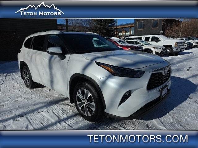 2024 Toyota Highlander LE