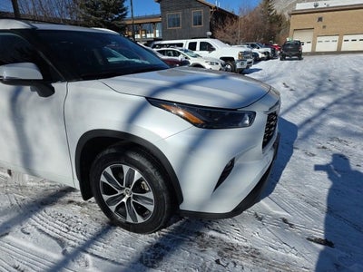 2024 Toyota Highlander LE