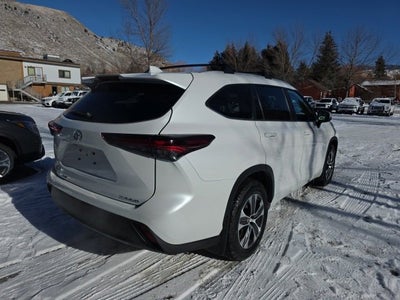 2024 Toyota Highlander LE