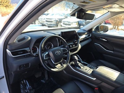 2024 Toyota Highlander LE