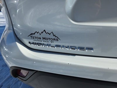 2024 Toyota Highlander LE