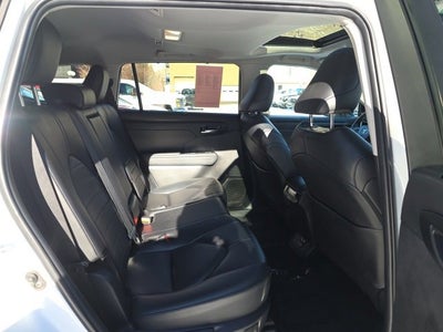 2024 Toyota Highlander LE