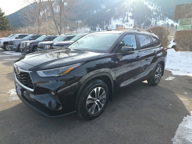 2024 Toyota Highlander LE