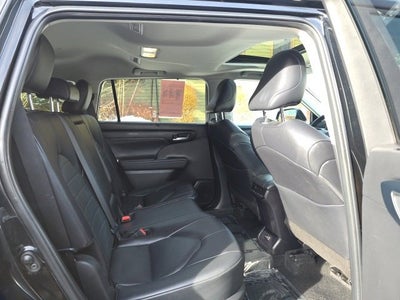 2024 Toyota Highlander LE